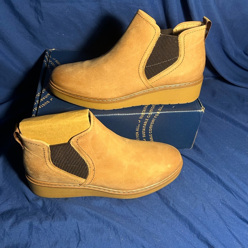 Dr. Scholls- REST UP, TAN, 9 women sw